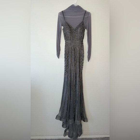 Elegant Beaded Evening Gown - Picture 5 of 11